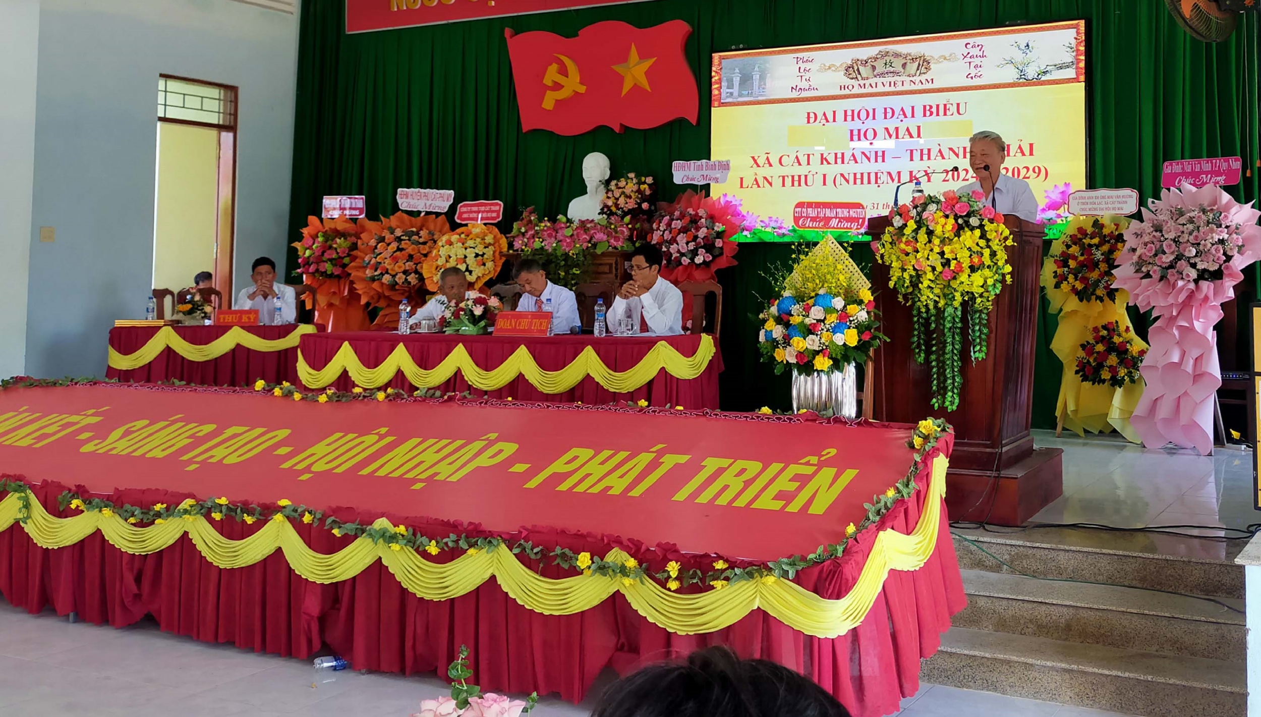 6 ong mai cao cat phat bieu tham luan 1