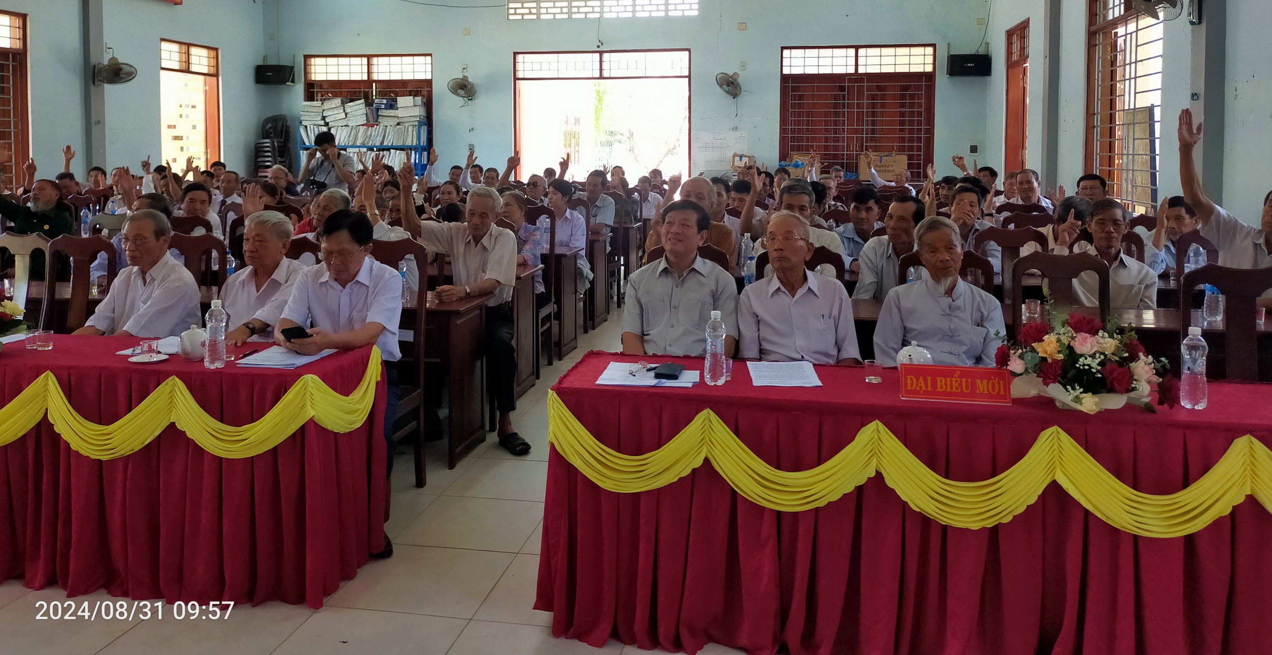 8 thong qua nghi quyet dh 1