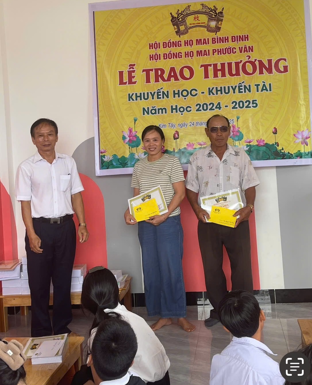 khen thuong hoc sinh ho mai phuoc van dat thanh tich hoc tap nam hoc 2024 2025