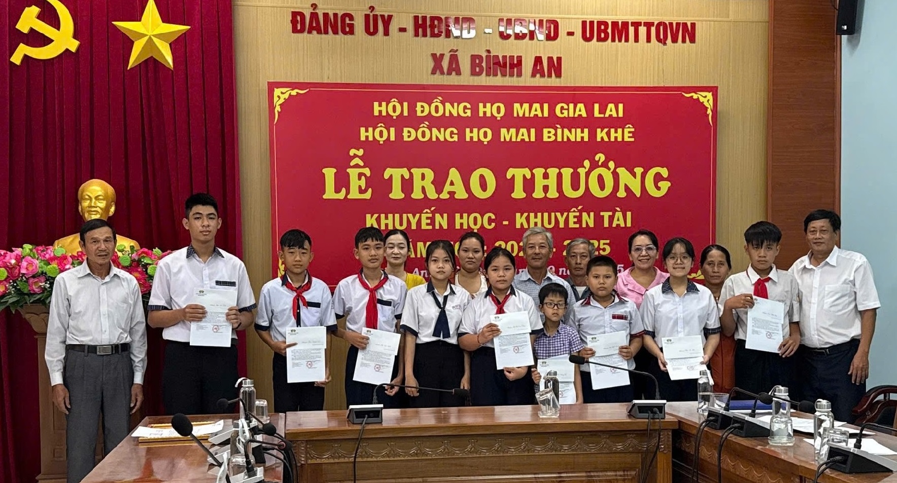 hdhm binh khe trao thuong hoc sinh dat giai hsg cap tinh 2