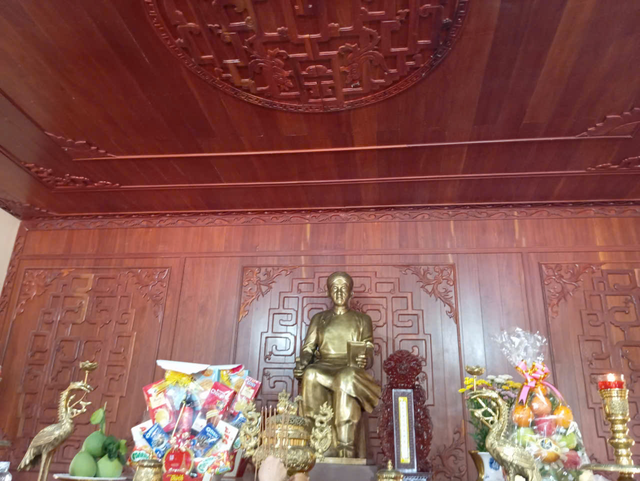 dang huong hoa tuong niem anh hung dan toc mai xuan thuong