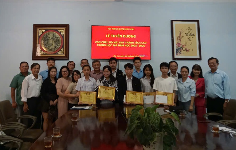 Thường trực hội đồng Họ Mai Bình Định Trao tặng bảng vàng danh dự học sinh đạt thành tích cao năm 2025-2026 Thống nhất thành lập Ban liên lạc họ Mai PLeiku