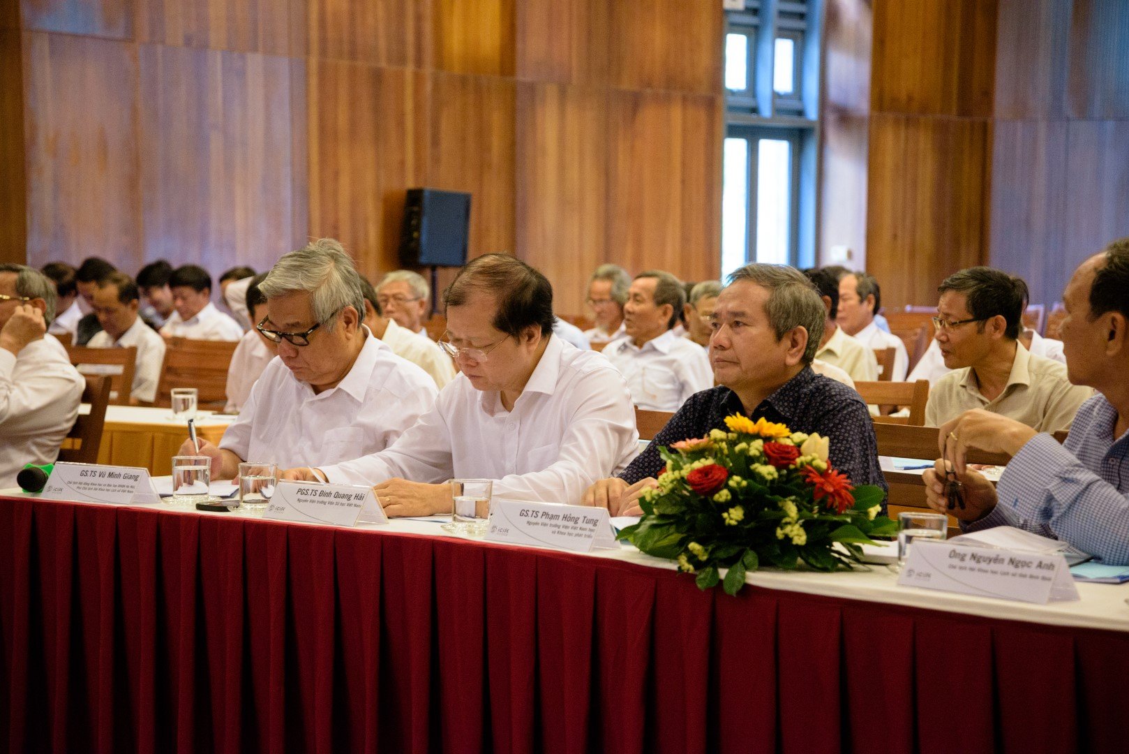 dai bieu tham du ht 13