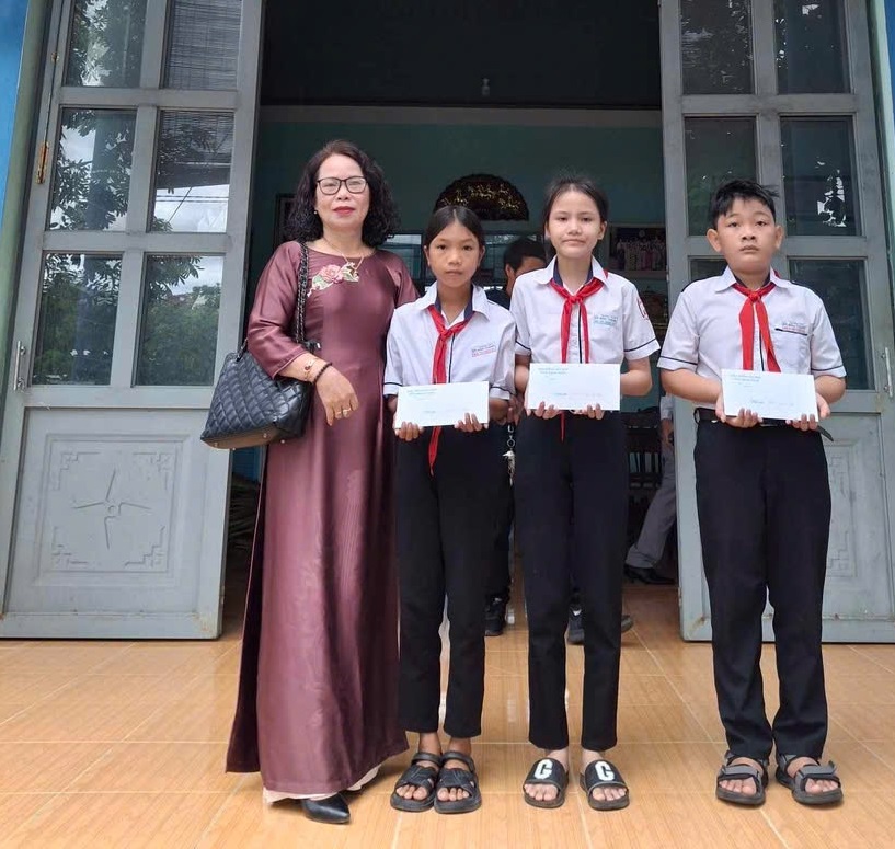 hoc sinh ho mai binh khe 2 huyen tay son vinh thanh gia canh kho khan nhan ho tro tu quy kh kt ho mai binh dinh