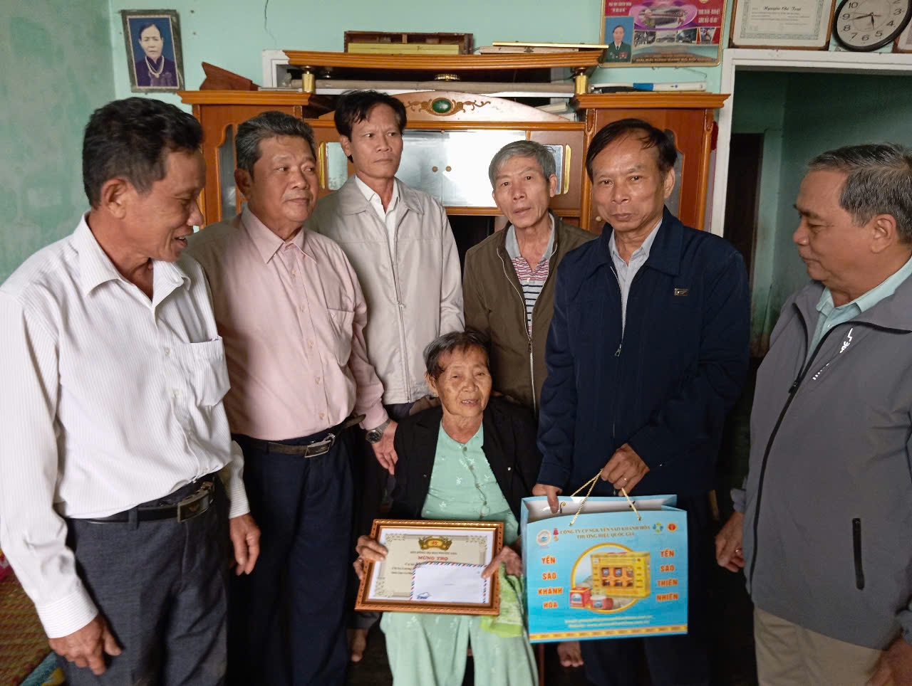 mot so hinh anh hd ho mai phuoc van mung tho cac cu ho mai cao nien
