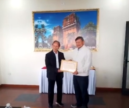 anh mai ai trucchu tich danh du hdhmbinh dinh trao bang vinh danh mai toc hoi dong ho mai viet nam tang hdhm binh dinh