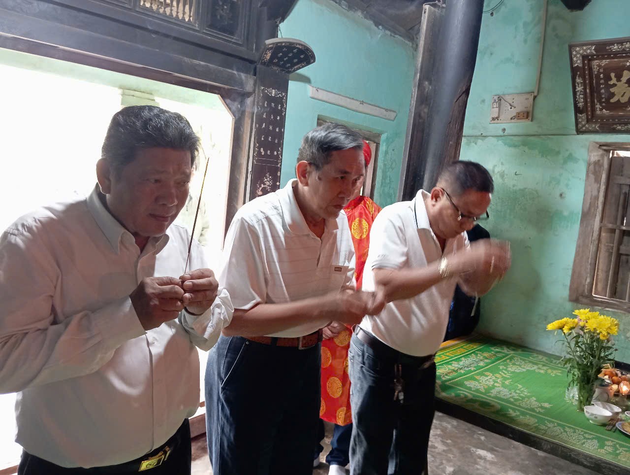 ong mai van hung mai chi quoc mai van caothu tu tu trai qua dang huong tuong niem tien nhan mai toc